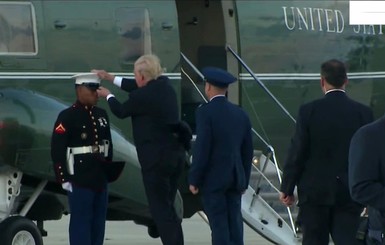 Трамп не смог надеть фуражку на военного