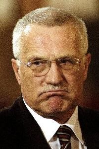 Преступник умер на пороге дома чешского президента 