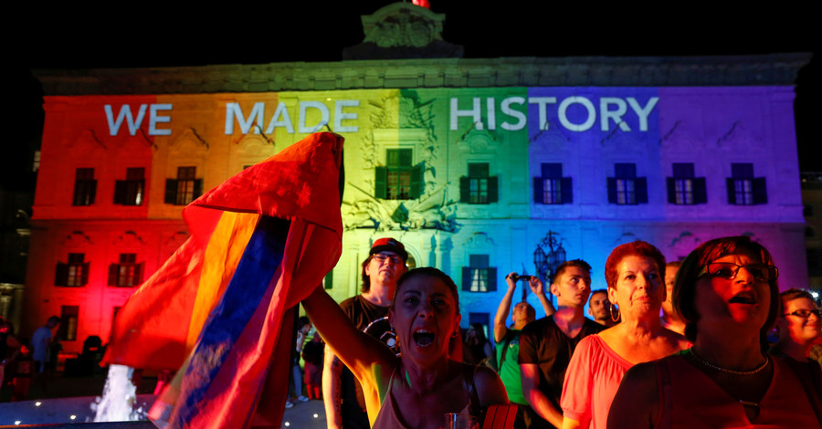 На Мальте узаконили однополые браки
