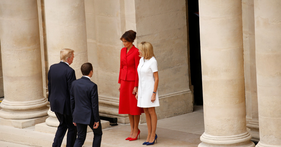 Платье Брижит Макрон на встрече в Париже оказалось короче наряда Мелании Трамп
