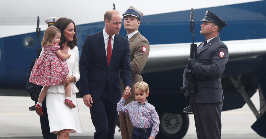 Принц Уильям и Кейт Миддлтон прилетели в Польшу с повзрослевшими детьми 