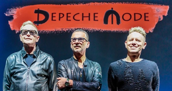 Видео: Depeche Mode прибыли в Киев в полном составе 
