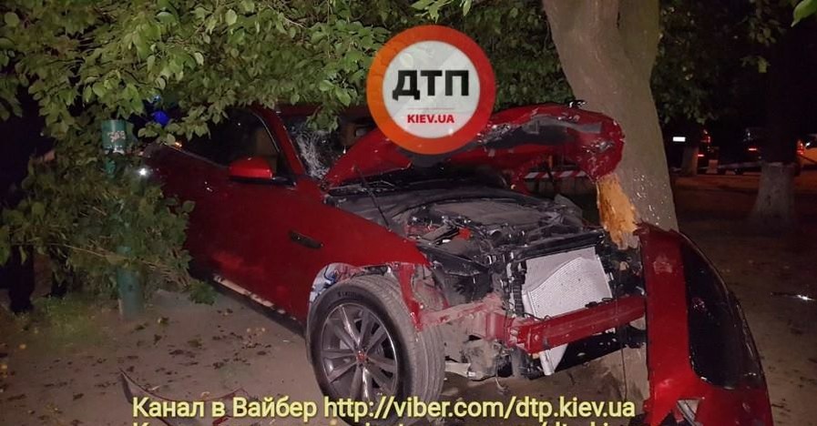 Погоня в Киеве: пьяный на Jaguar сбил пешеходов и попытался скрыться