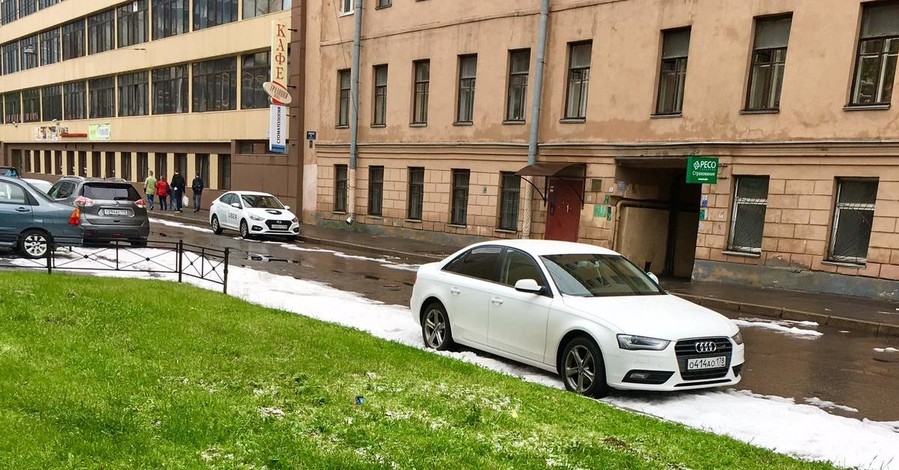 В Санкт-Петербурге выпал град, похожий на снег