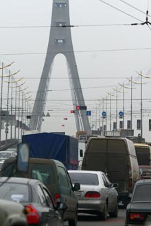 На Московском мосту восстановят разметку 