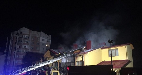 Взрыв и пожар в гостинице Луцка: пострадали минимум двое