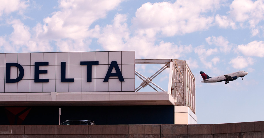 В Delta Air Lines рассказали, почему сняли с рейса россиянина