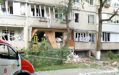 Видео: в многоэтажке Киева прогремел взрыв, жителей эвакуировали 
