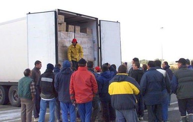 Во Франции обнаружили грузовик с 26 мигрантами