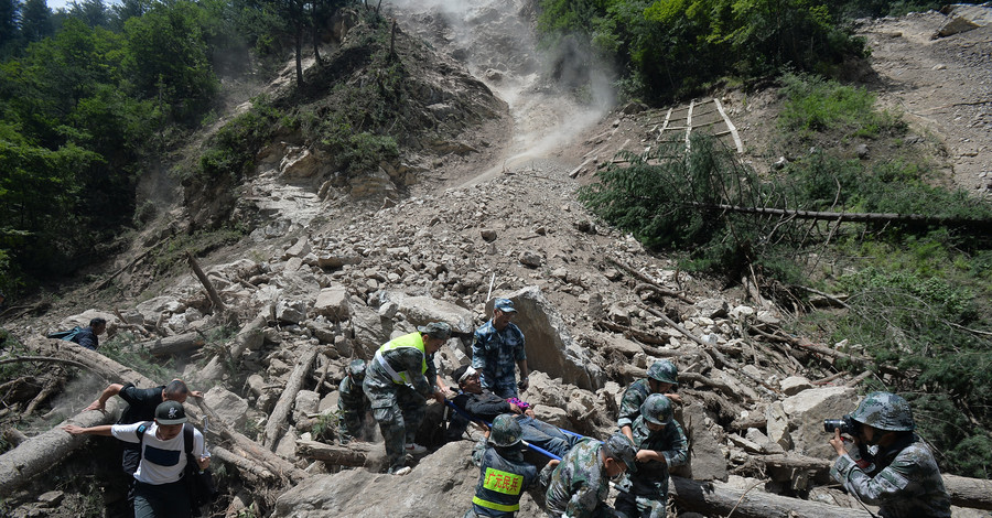 Китай всколыхнули два землетрясения: 13 людей погибли, 175 - травмированы