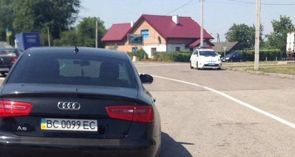 СМИ: нардепа от БПП поймали пьяным за рулем во Львове