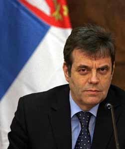 Парламент Сербии ушел в отставку 