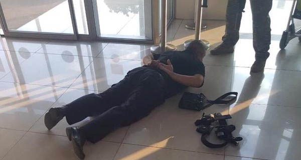 В аэропорту Харькова задержали полицейских-взяточников