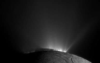 Появились снимки солнечного затмения на Сатурне