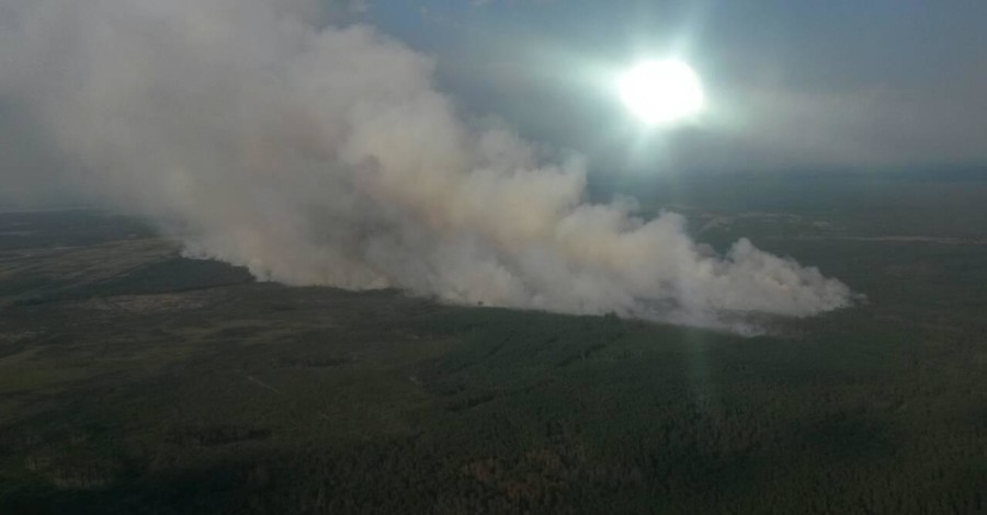 В Житомирской области продолжает гореть заповедник на границе с Беларусью