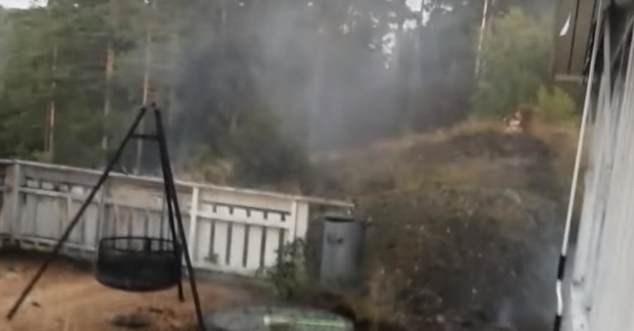 В Норвегии мужчина снял на видео, как рядом с ним ударила молния