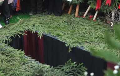 В России сотрудника кладбища нашли мертвым в выкопанной им могиле