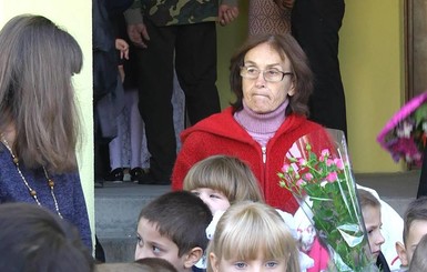 Самая пожилая мать Украины из Чернигова отправила дочь в первый класс