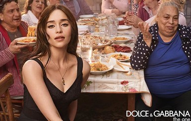 Совсем не похожа на Мать Драконов: Эмилия Кларк снялась в рекламной кампании Dolce & Gabbana