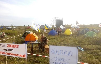 Как выглядит палаточный лагерь встречающих Саакашвили