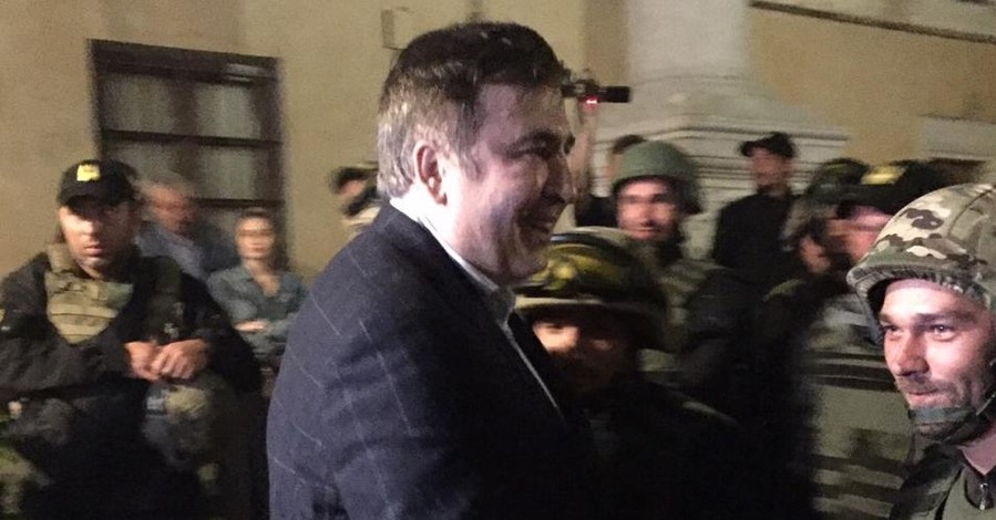 Как Саакашвили узкими львовскими улочками от толпы убегал