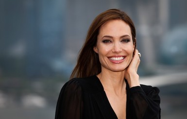Гуру учит Анджелину Джоли, как правильно отказываться от секса
