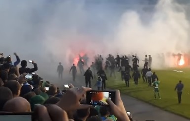 Беспорядки в Ивано-Франковске на футбольном матче: пострадали трое полицейских
