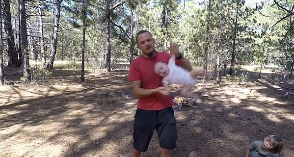 Шокирующее видео с младенцем оказалось старинной гимнастикой