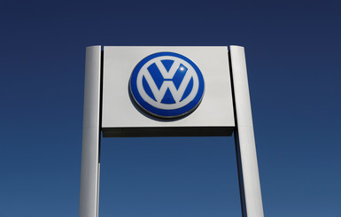 Volkswagen запретил продавать в Крыму свои грузовики, автобусы и запчасти и пригрозил дилерам