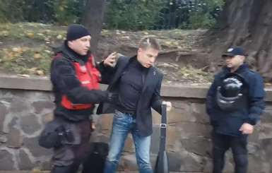 Депутат Гончаренко не смог спокойно попасть в Раду, ему кричали: 