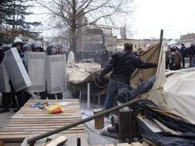 В Крыму милиция снесла палаточный городок 
