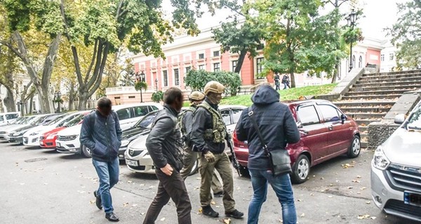 В НАБУ рассказали о причинах обысков у мэра Одессы
