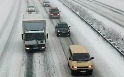 Вчерашний снегопад разбил 126 машин 