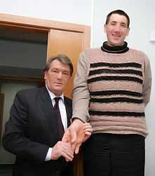 Самый высокий человек получит машину от Ющенко 
