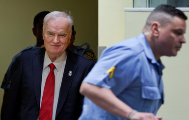 Гаагский суд приговорил к пожизненному заключению Младича, признав виновным в геноциде 