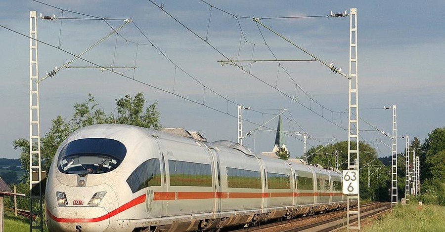 В Германии новый высокоскоростной поезд сломался в первый день работы