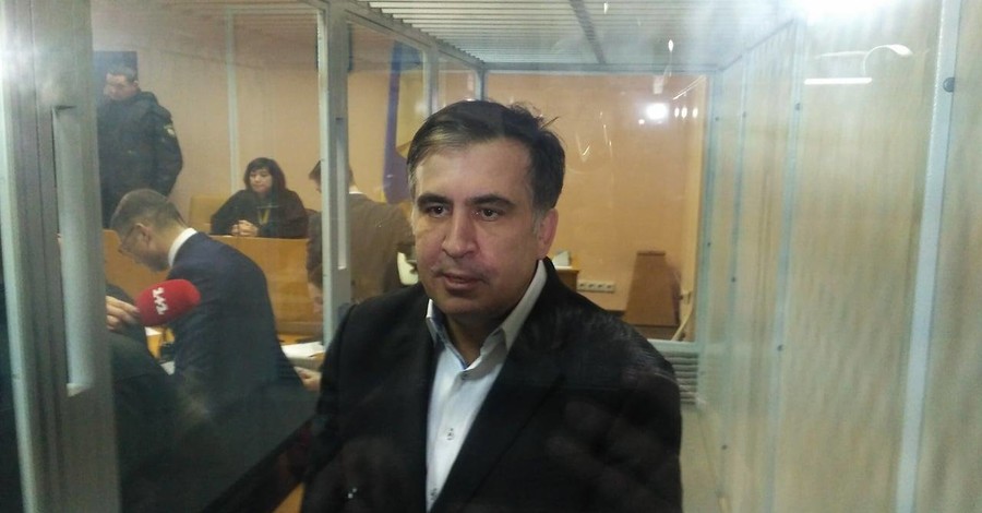 Суд над Саакашвили в Киеве: внутри - давка, на улице - митинг