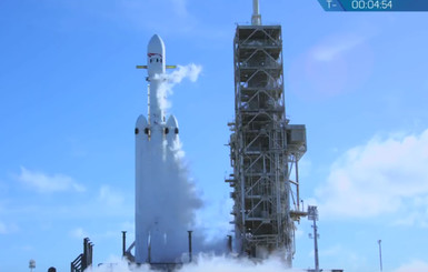 Ракета Falcon Heavy со спорткаром на борту успешно стартовала к Марсу