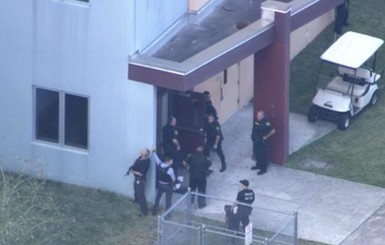 В школе Флориды открыли стрельбу, более 20 человек получили ранения