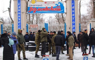 В Одессе люди в балаклавах захватили санаторий 