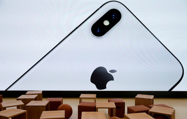 Bloomberg: В 2018 году выйдут три новых iPhone, включая бюджетный вариант 