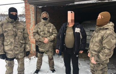 В Славянске задержали мужчину, который снимал в порно пасынка