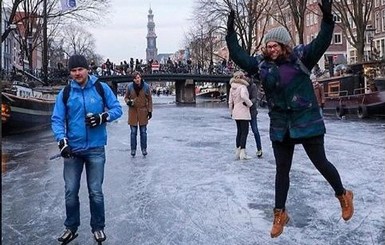 В Амстердаме впервые за шесть лет замерзли каналы