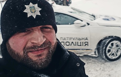 Посольство США отказало командиру батальона киевской полиции в открытии визы: слишком низкая зарплата