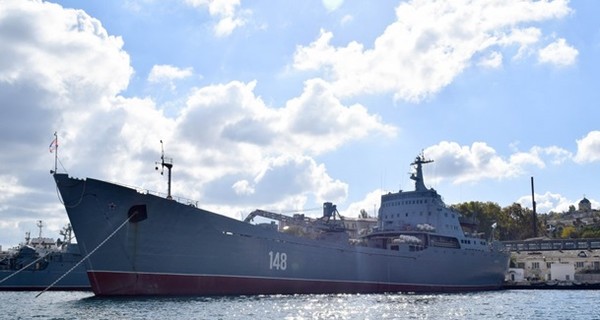Боевой десантный корабль России вошел в акваторию Средиземного моря