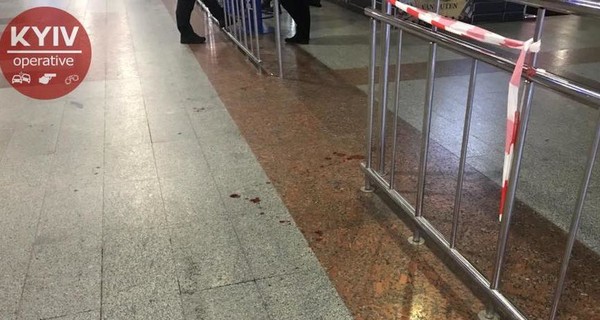 В Киеве ночью на вокзале с ножом напали на мужчину