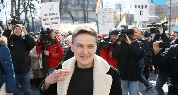 Пресс-секретарь Савченко зовет ее сторонников к зданию суда, чтобы выработать план действий