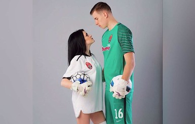 Они им дарят победы: секси-жены и подружки футболистов