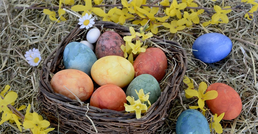Как покрасить яйца на Пасху: простые способы