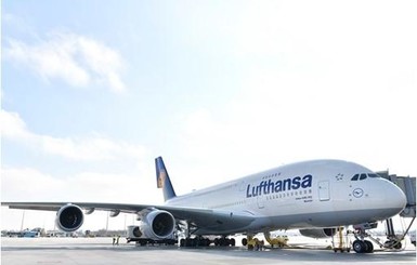 Авиакомпания Lufthansa отменила половину перелетов